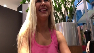 Big butt babe likes raw fucking bikini