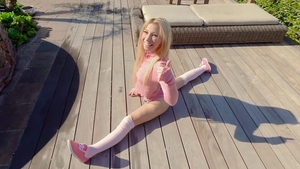 Perfect star Kenzie Reeves feels up to nailing in HD