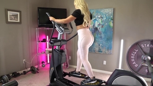 Perfect body Rharri Rhond pussy eating