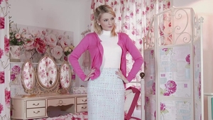 Hairy pussy girl Vanessa Scott wishes for real sex