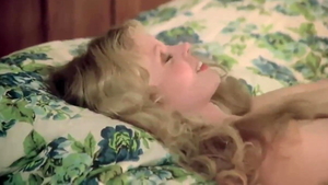 Dick sucking in club next to young babe