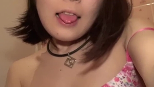 Fingering in the bath accompanied by wet pussy amateur