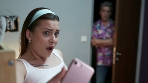 Big ass Mia Rose sucking dick handjob