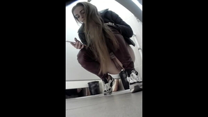 Voyeur american pussy fucking in the toilet