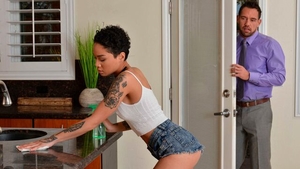 Brunette Honey Gold kissing sex tape