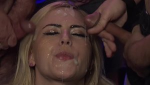 Pornstar bukkake in HD