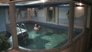 Amateur finds pleasure in hard sex